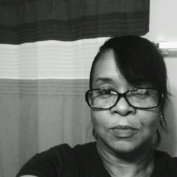 Meet your Posher, Tracy - Picture 1 of 1